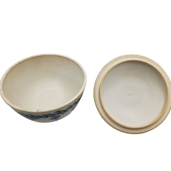 vintage stoneware lidded baking dish with grape vines design - Picture 3 of 4